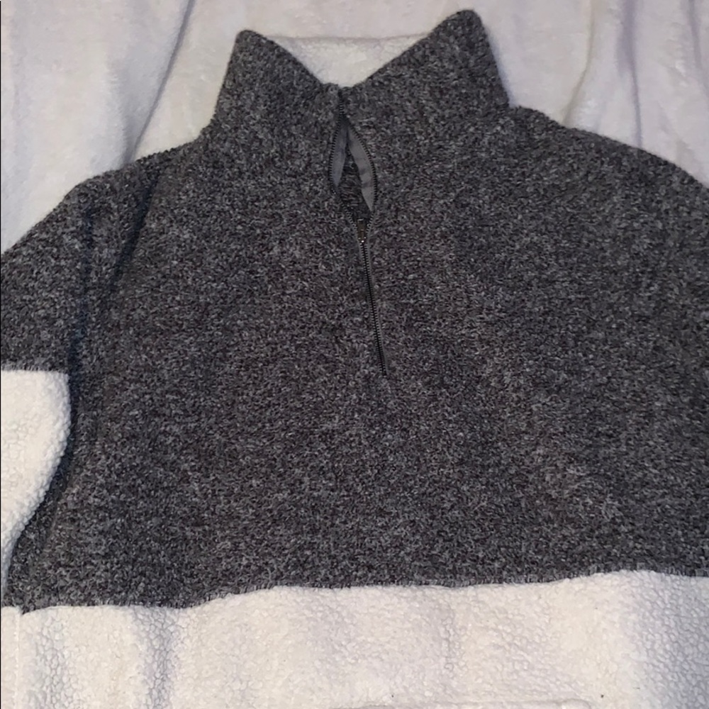 Junior fluffy crew neck sweatshirt